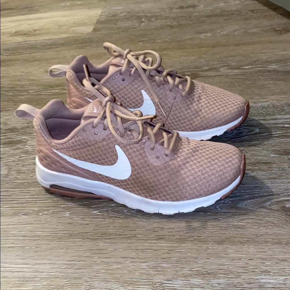 Nike Tennis Shoes